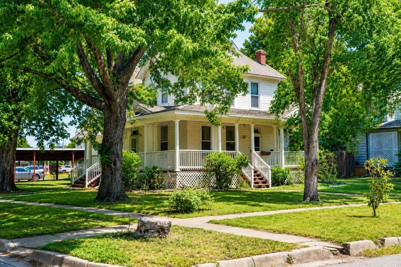 502 10th , Winfield, KS 67156
