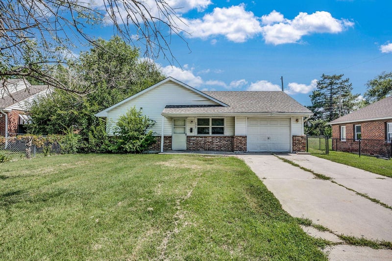 2915 Shadybrook Ln, Wichita, KS 67214
