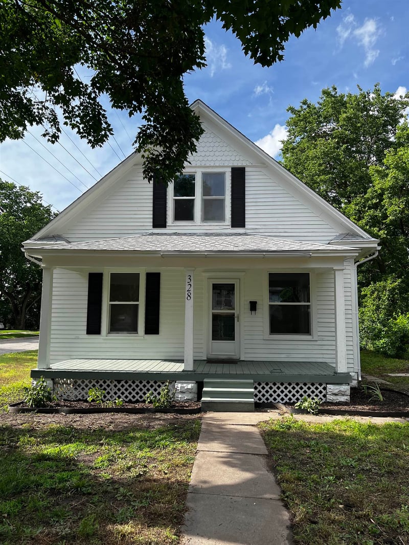 328 SW 3rd, Newton, KS 67114