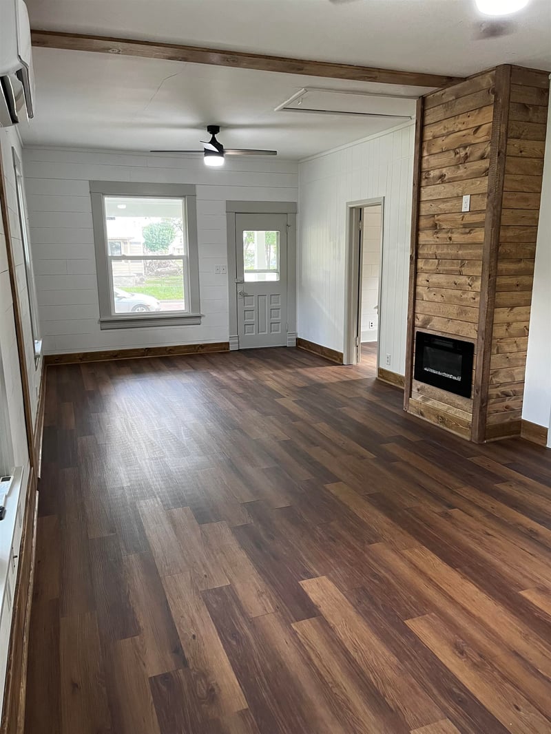 328 SW 3rd, Newton, KS 67114