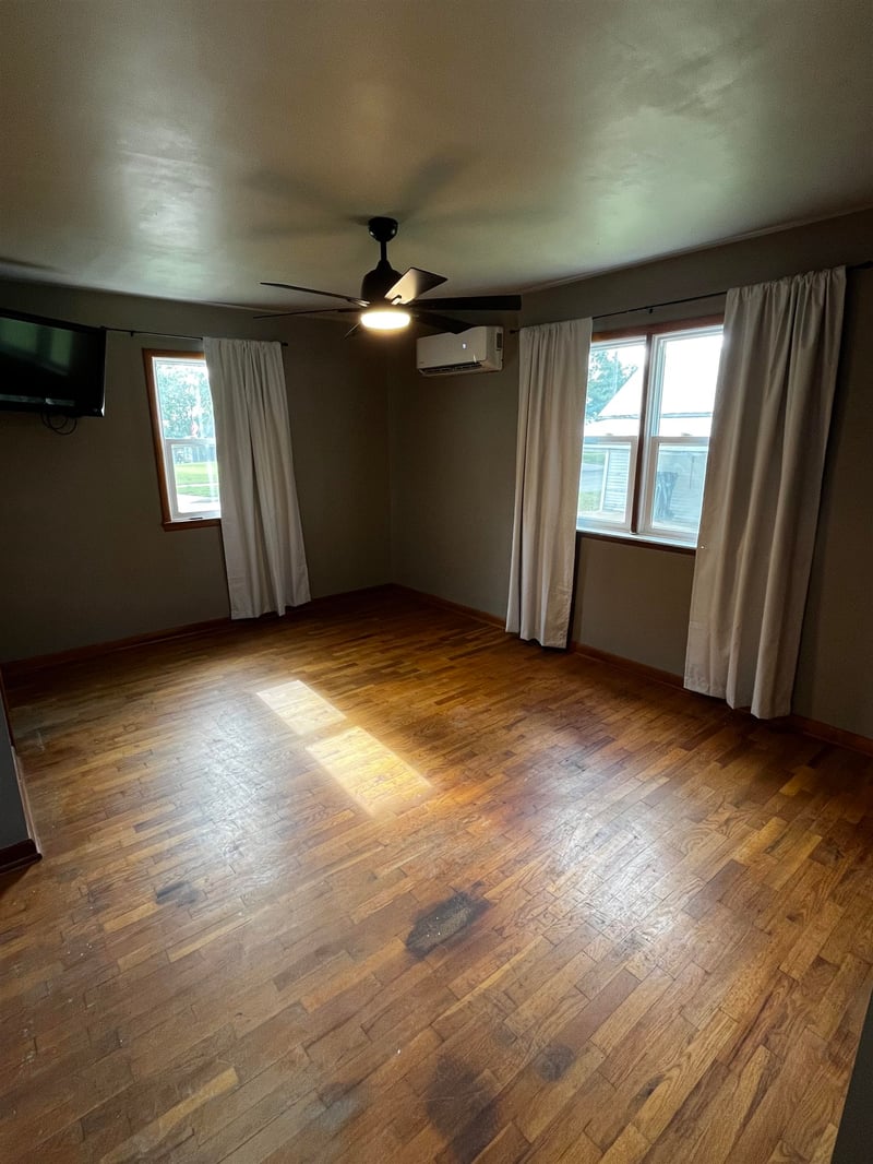 328 SW 3rd, Newton, KS 67114