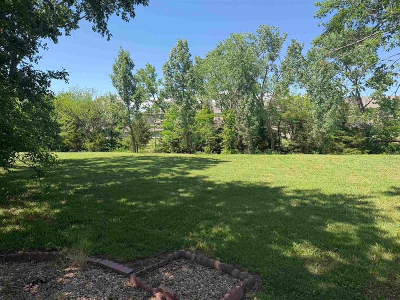 2750 Rushwood St, Wichita, KS 67226