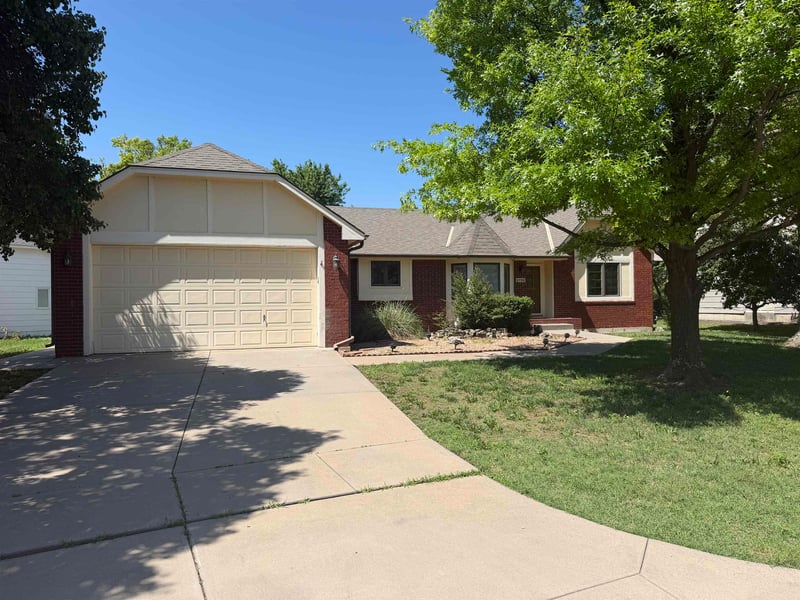 2750 Rushwood St, Wichita, KS 67226