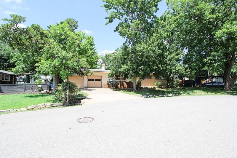 4 Cedar Dr, Newton, KS 67114