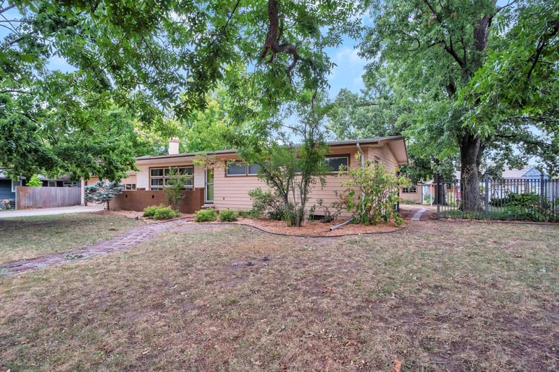 4 Cedar Dr, Newton, KS 67114