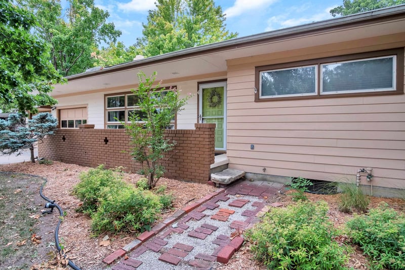 4 Cedar Dr, Newton, KS 67114