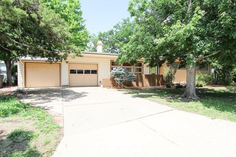 4 Cedar Dr, Newton, KS 67114
