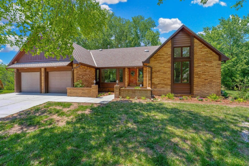 1325 Covington Cir, Wichita, KS 67212