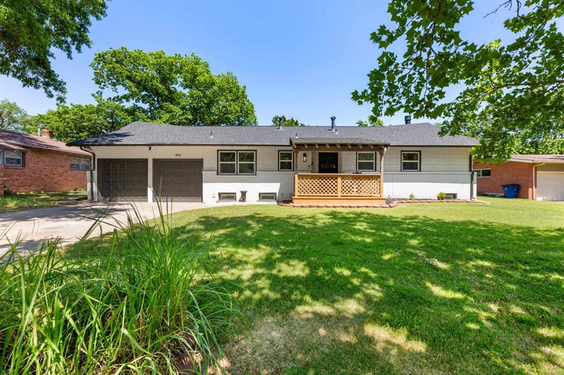 852 Caddy Ln, Wichita, KS 67212
