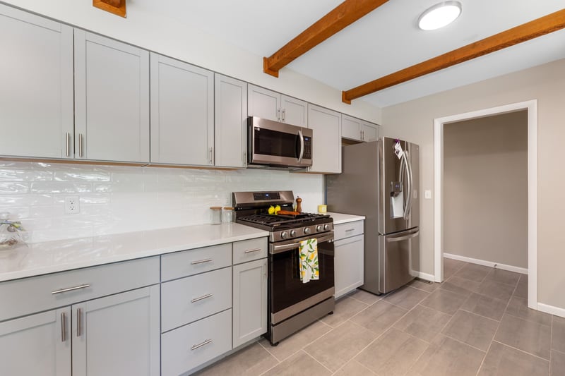 852 Caddy Ln, Wichita, KS 67212