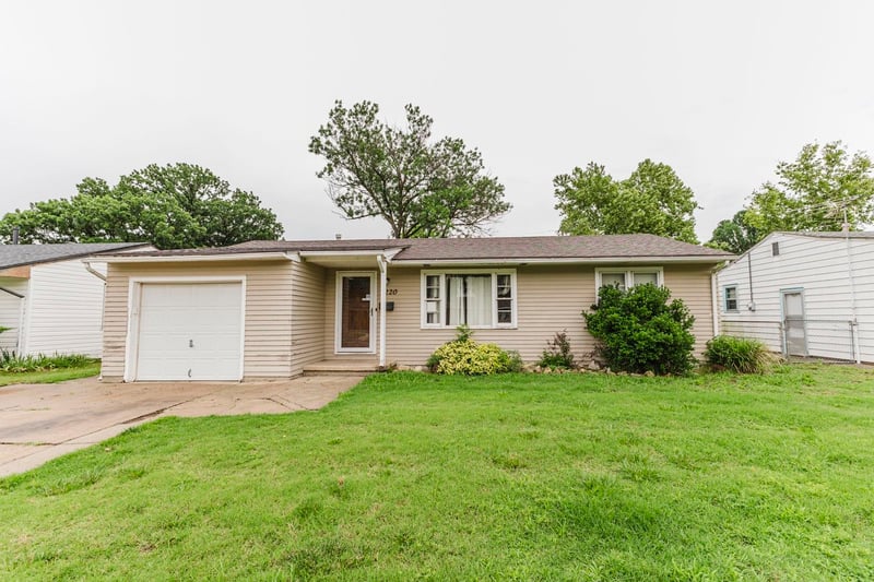 3220 S Downtain, Wichita, KS 67217