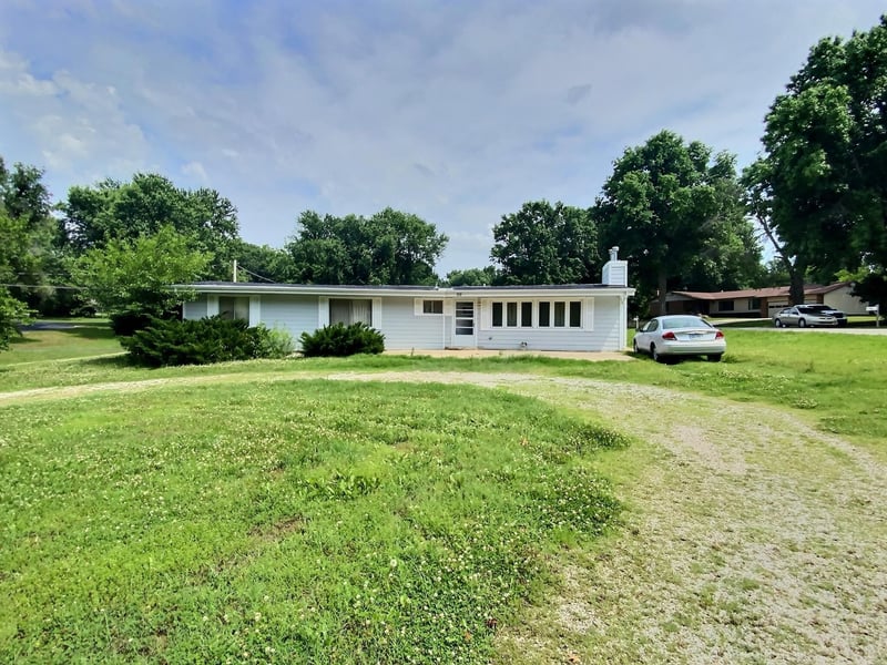29 Eastwood Dr, Arkansas City, KS 67005