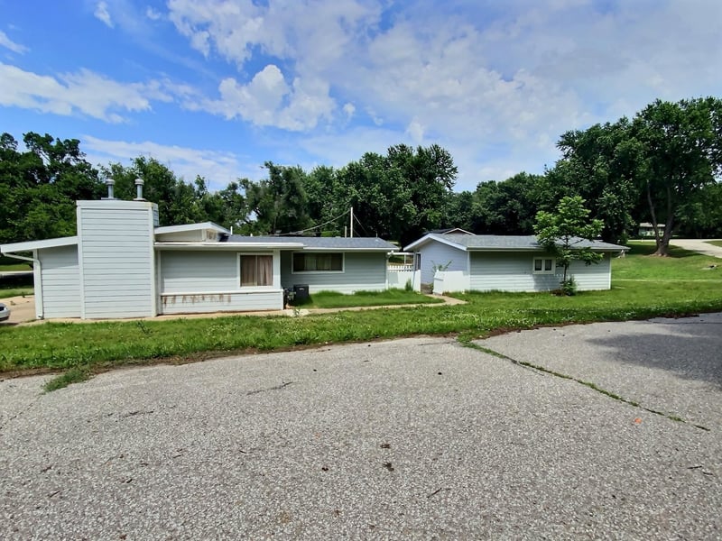 29 Eastwood Dr, Arkansas City, KS 67005