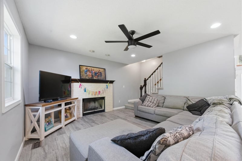 412 W 7th Ave, Cheney, KS 67025