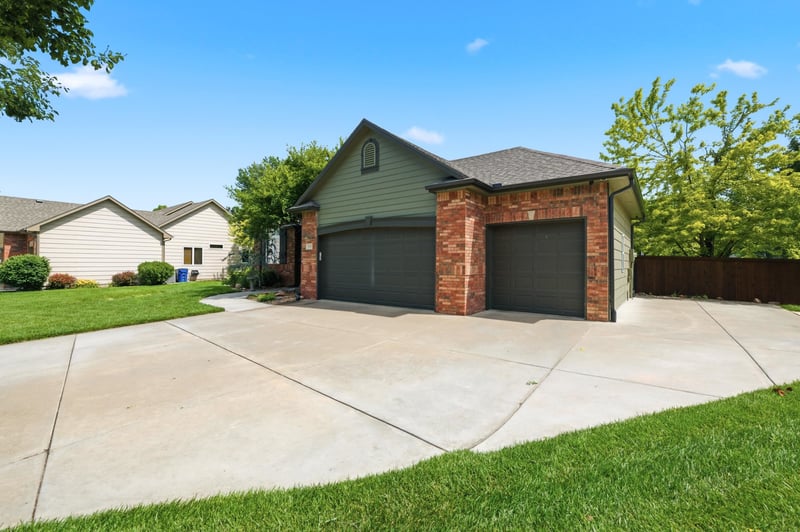 3845 N Lakecrest Ct, Wichita, KS 67205