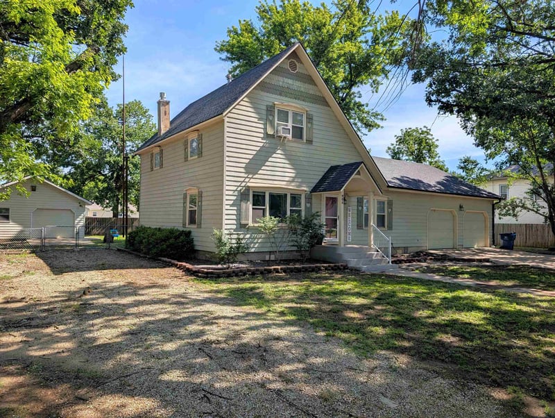 205 E 4th St, Solomon, KS 67480