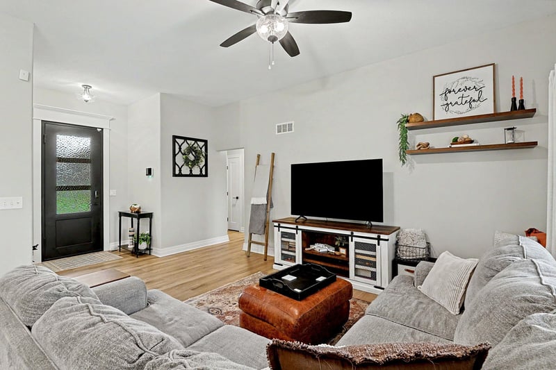 2104 E Highridge St, Park City, KS 67219