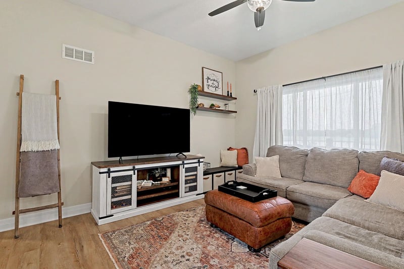 2104 E Highridge St, Park City, KS 67219