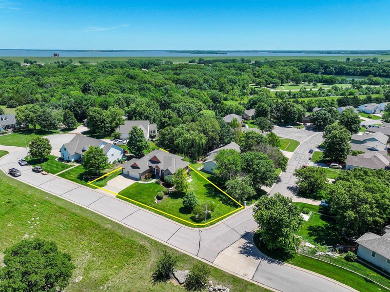 1910 Jason Dr, El Dorado, KS 67042