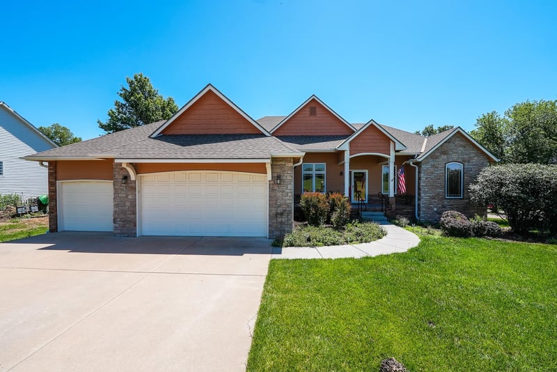 1910 Jason Dr, El Dorado, KS 67042