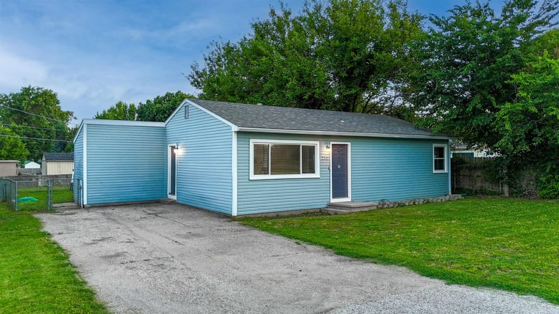 213 E Radio Ln, Arkansas City, KS 67005