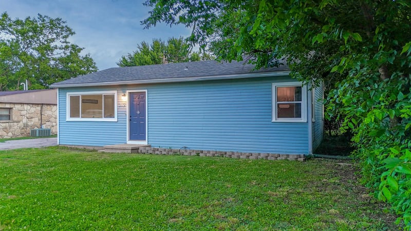 213 E Radio Ln, Arkansas City, KS 67005