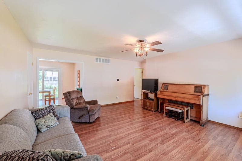 804 E English Ct, Derby, KS 67037