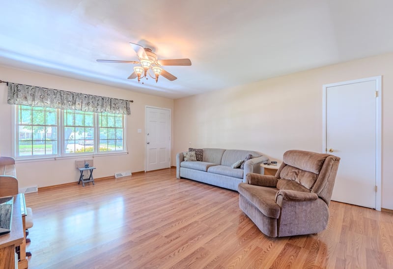 804 E English Ct, Derby, KS 67037