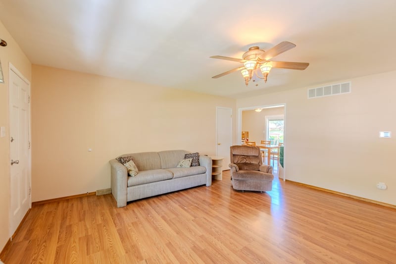 804 E English Ct, Derby, KS 67037