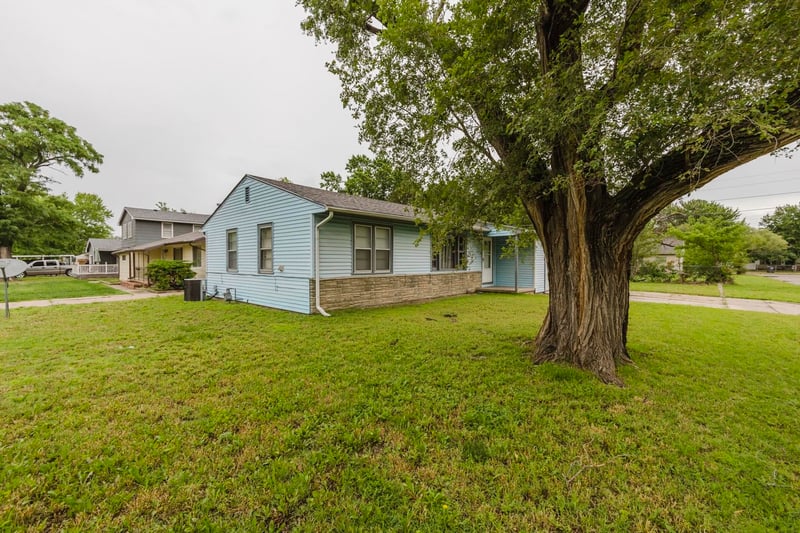 3250 S Downtain, Wichita, KS 67217