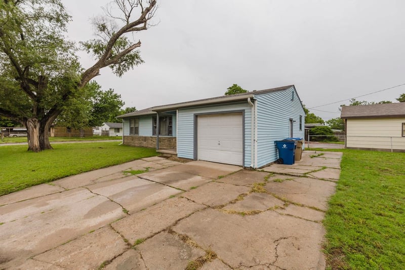 3250 S Downtain, Wichita, KS 67217