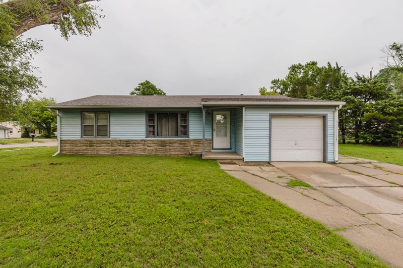 3250 S Downtain, Wichita, KS 67217