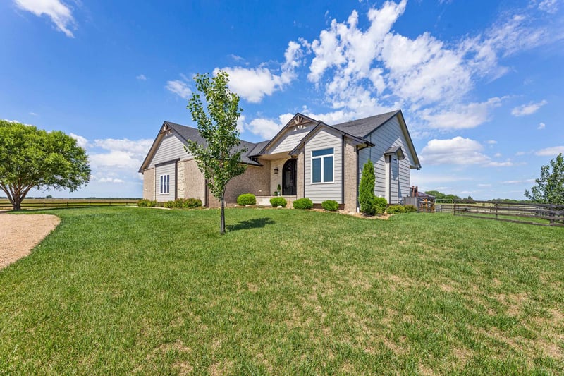 6750 Hertzler Rd, Halstead, KS 67056-9407