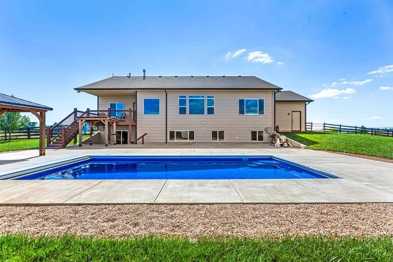 6750 Hertzler Rd, Halstead, KS 67056-9407