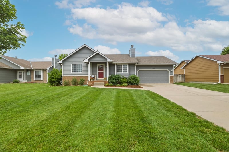 5911 N East Parkview St, Park City, KS 67219