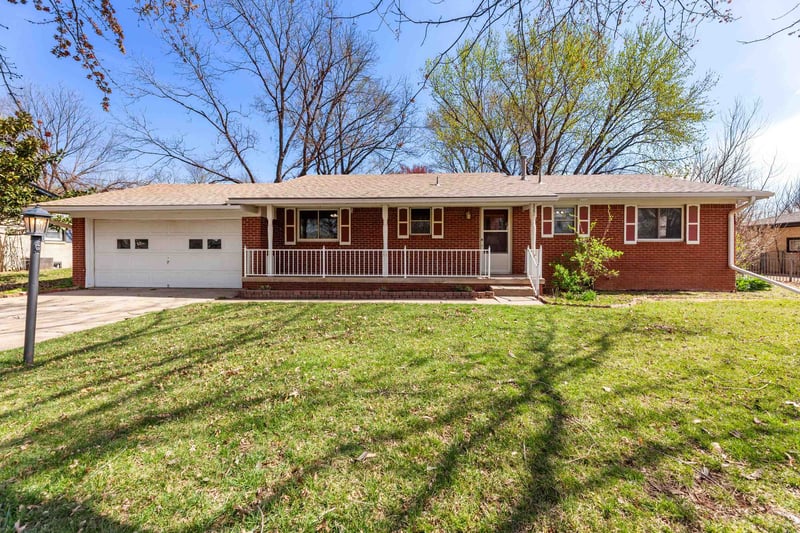 320 S 1st Ave, Clearwater, KS 67026