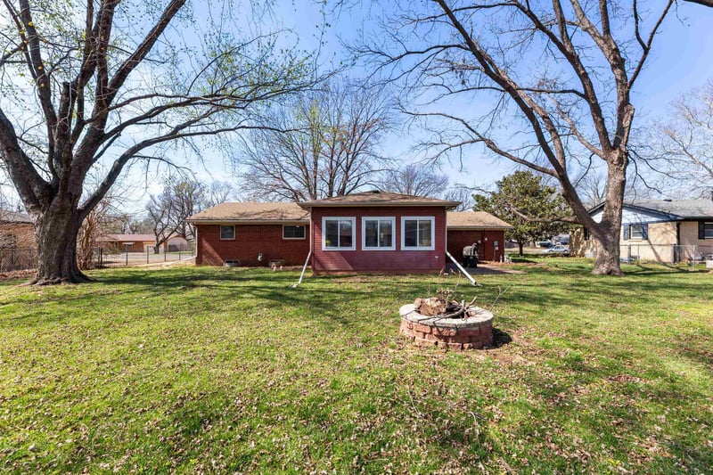 320 1st Ave, Clearwater, KS 67026