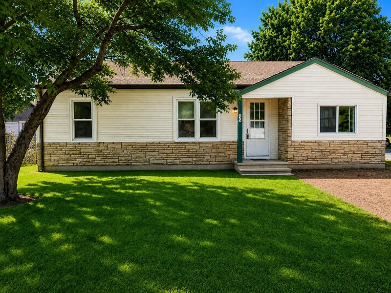 825 W 33rd N, Wichita, KS 67204