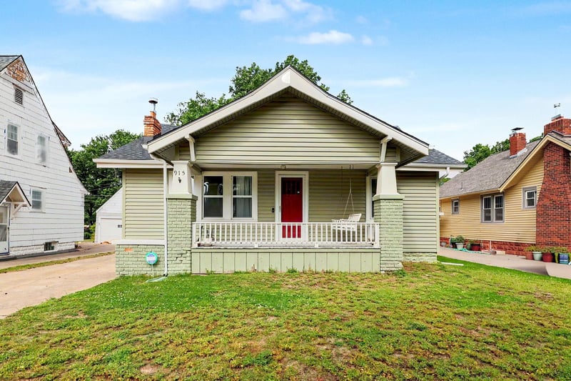 915 N Perry Ave, Wichita, KS 67203