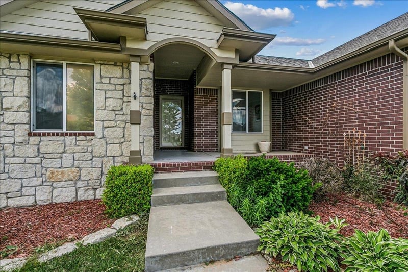 1201 N Oak Ridge St, Goddard, KS 67052