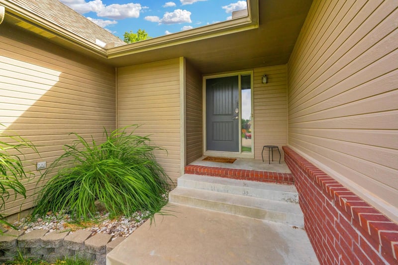 110 Angela Cir, Wichita, KS 67235