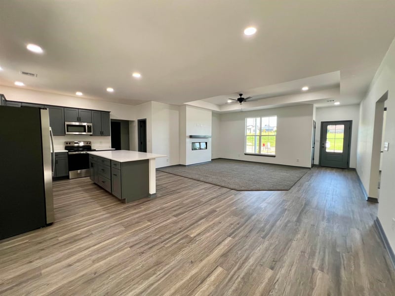 214 Castle Pines Dr, Arkansas City, KS 67005