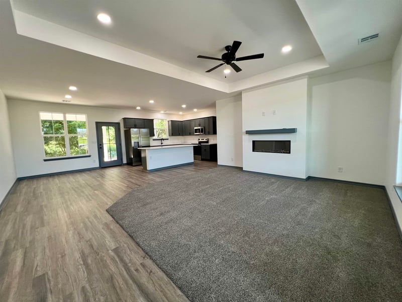 214 Castle Pines Dr, Arkansas City, KS 67005