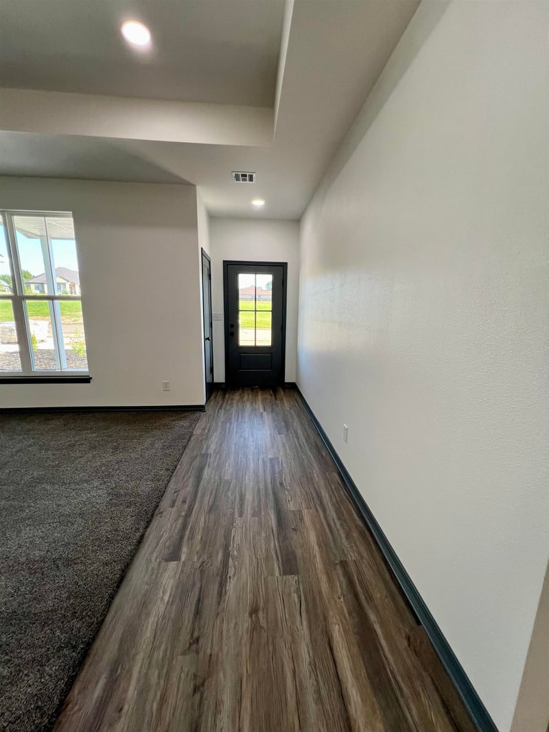 214 Castle Pines Dr, Arkansas City, KS 67005