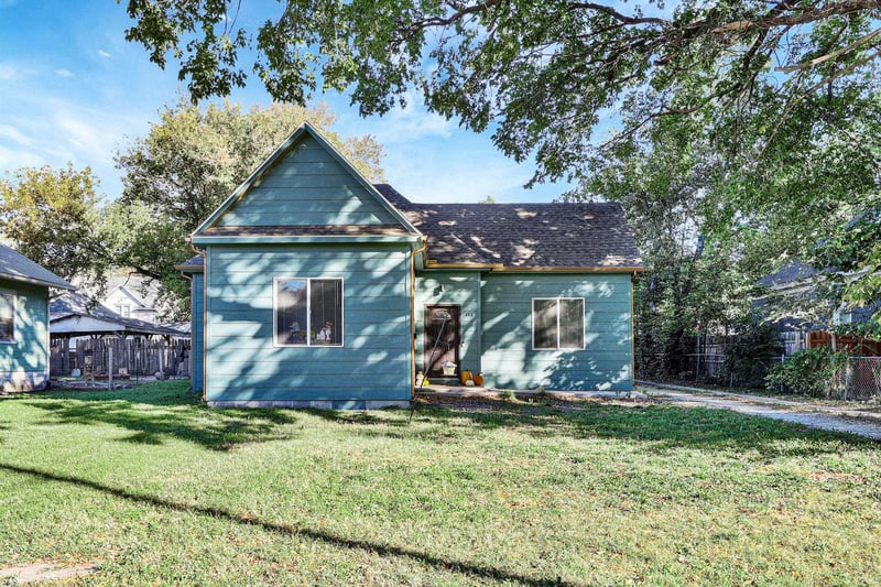 408 8th St, Newton, KS 67114