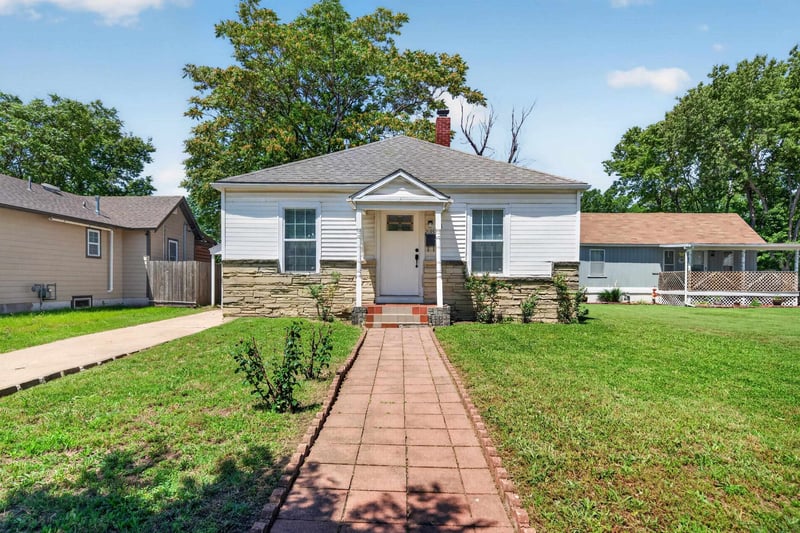 2135 Washington , Wichita, KS 67211