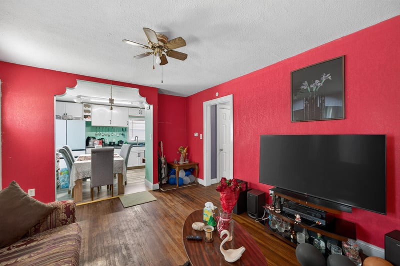 2135 Washington , Wichita, KS 67211