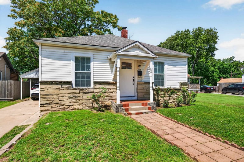 2135 Washington , Wichita, KS 67211