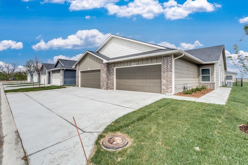 5433 Briskbay Ct, Maize, KS 67101