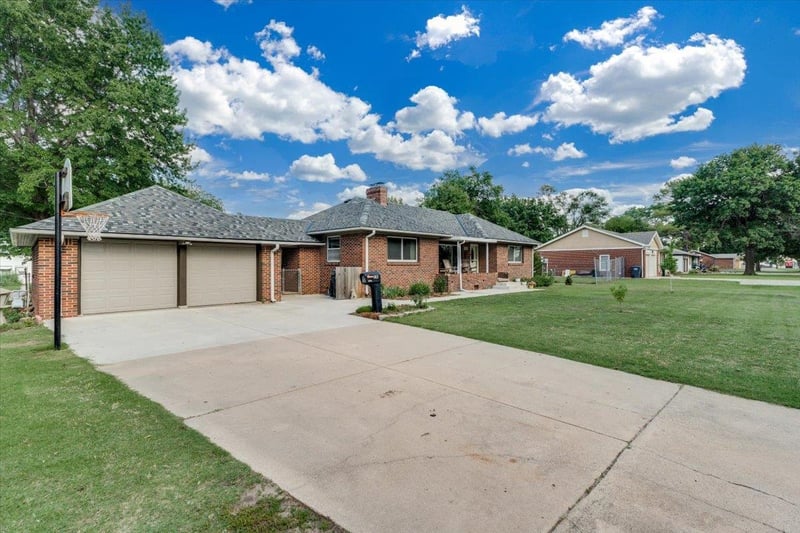 110 Tyler , Wichita, KS 67209